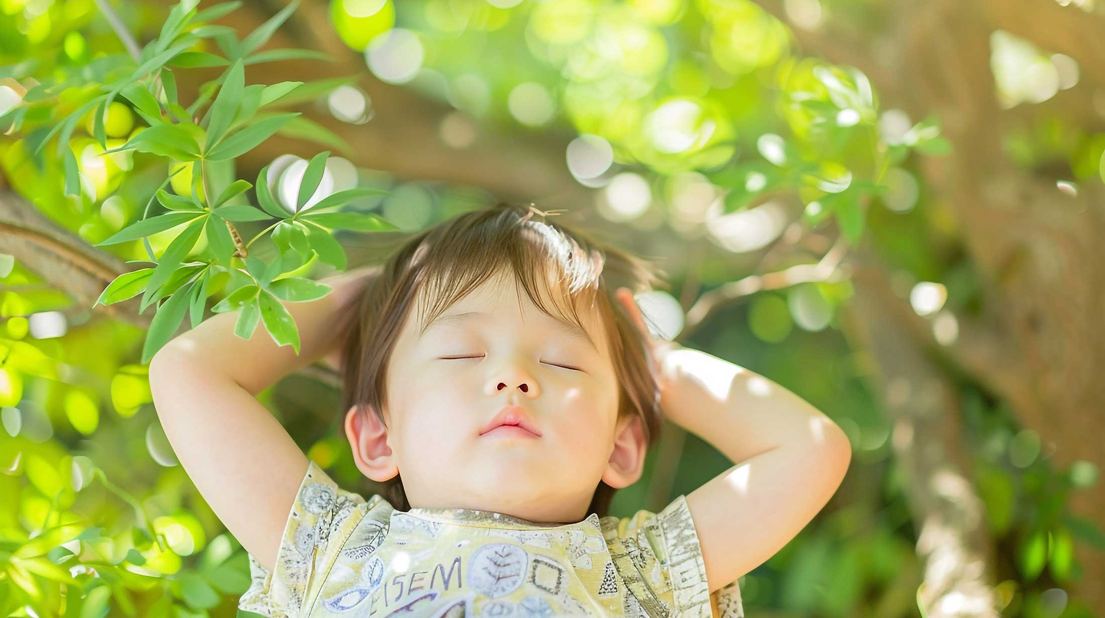 眠ってる子供