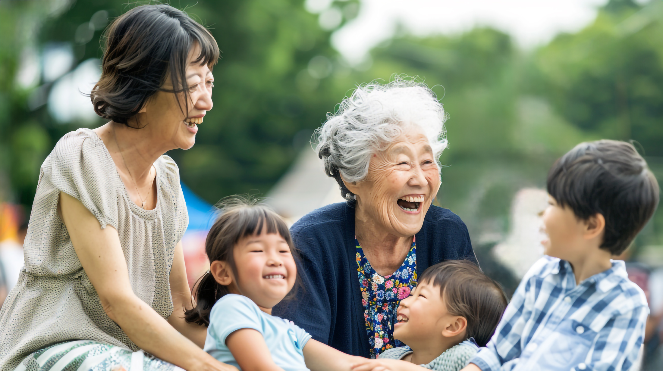 高齢者と子供