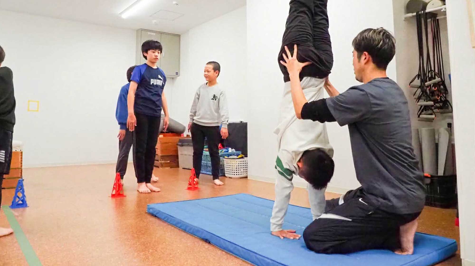 キッズトレーニング教室倒立